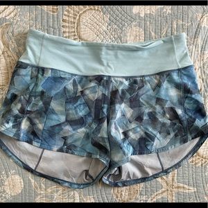 Lululemon Speed Up Mid-Rise Lined Short 4" Size 6